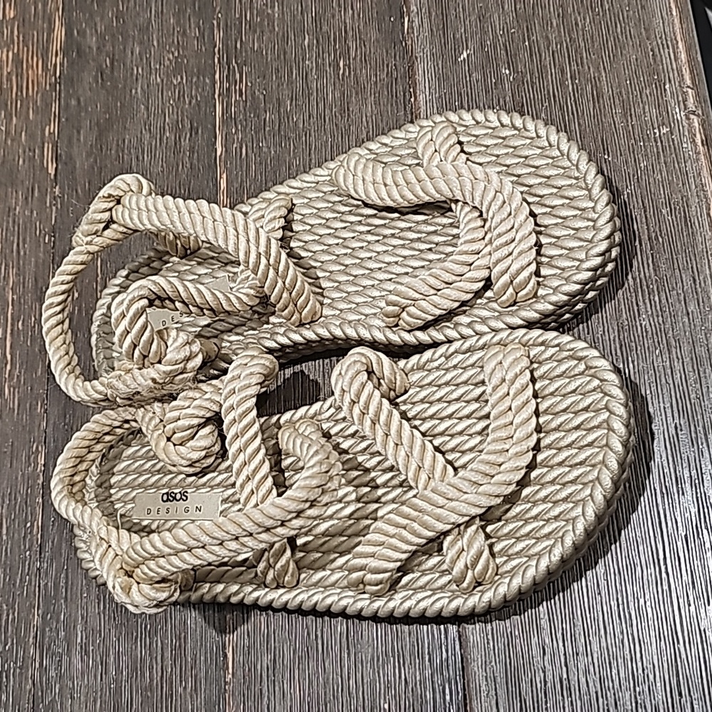 Años Design sandals